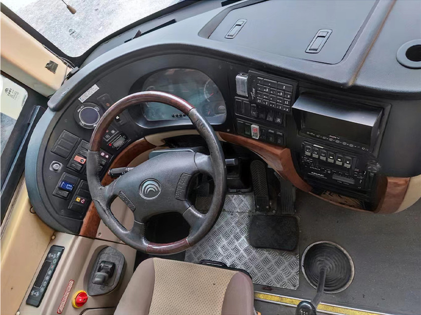 Euro 5 Second Hand CNG Bus 51 Seats Yutong Used Large Private Bus