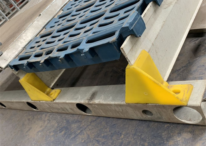 Solid / Seam Plastic Pig Slats , Poultry Plastic Flooring Size 400*600 Or 600*600 Mm