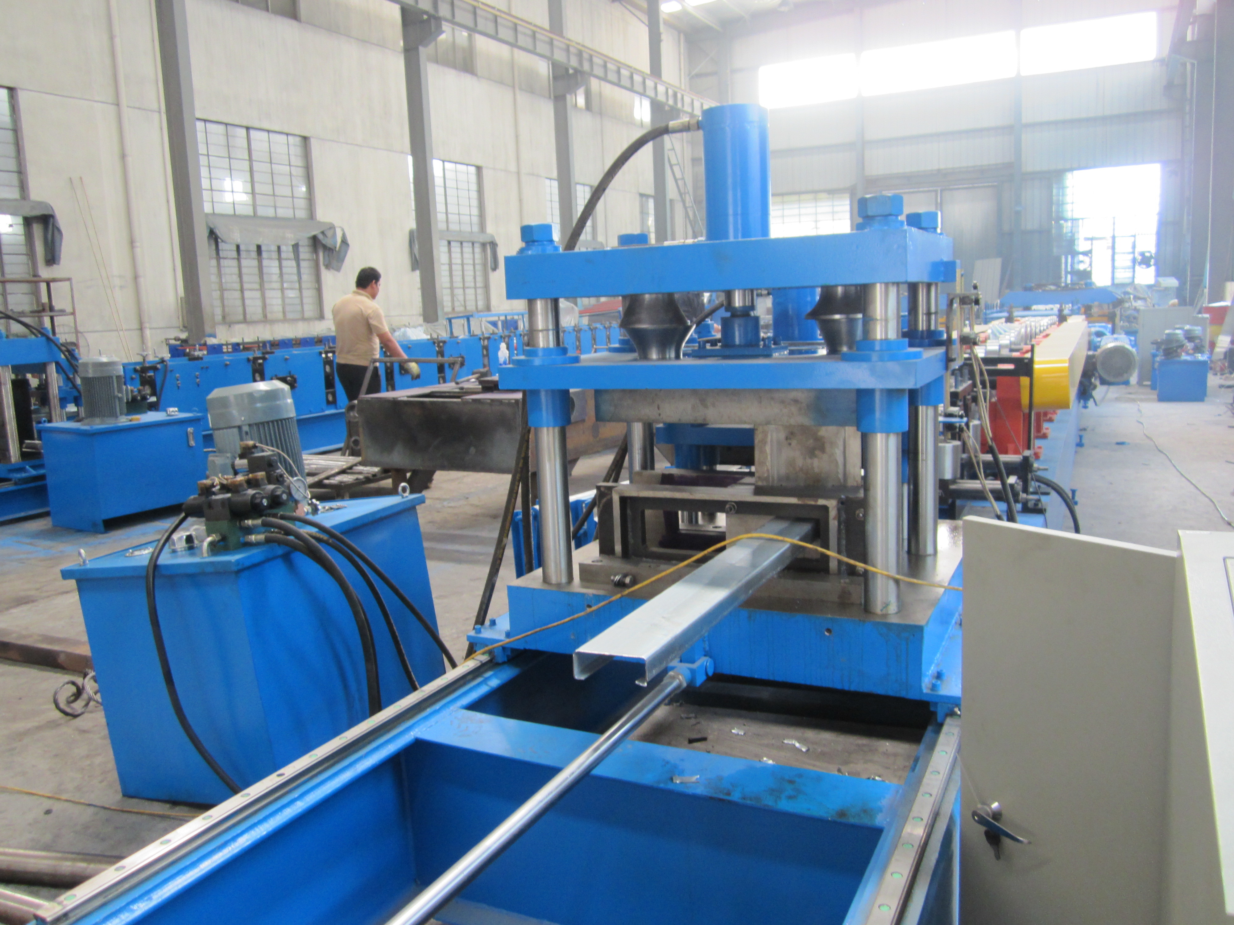 Cutting Blade Material Cr12 CZ Purlin Interchangeable Roll Forming Machine Chain Drive