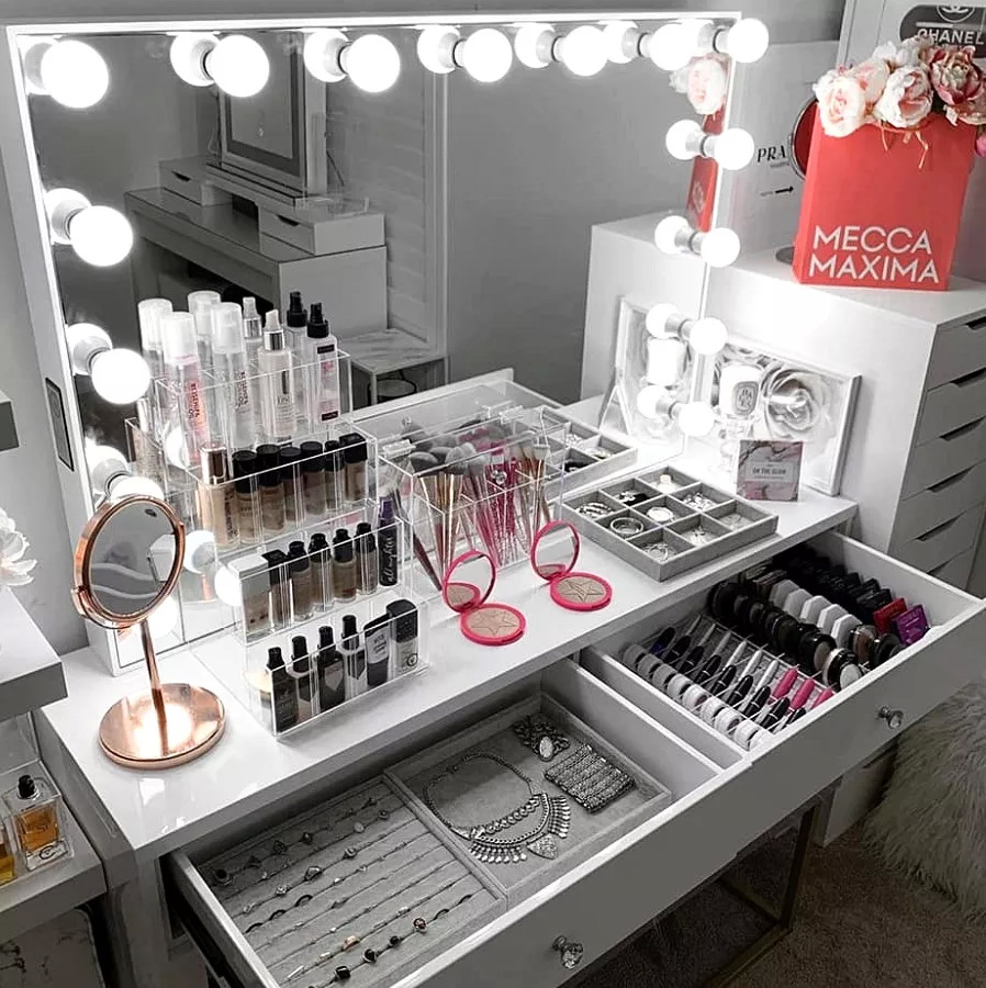Led Mirrored Makeup Vanity Hollywood Dressing Table OEM