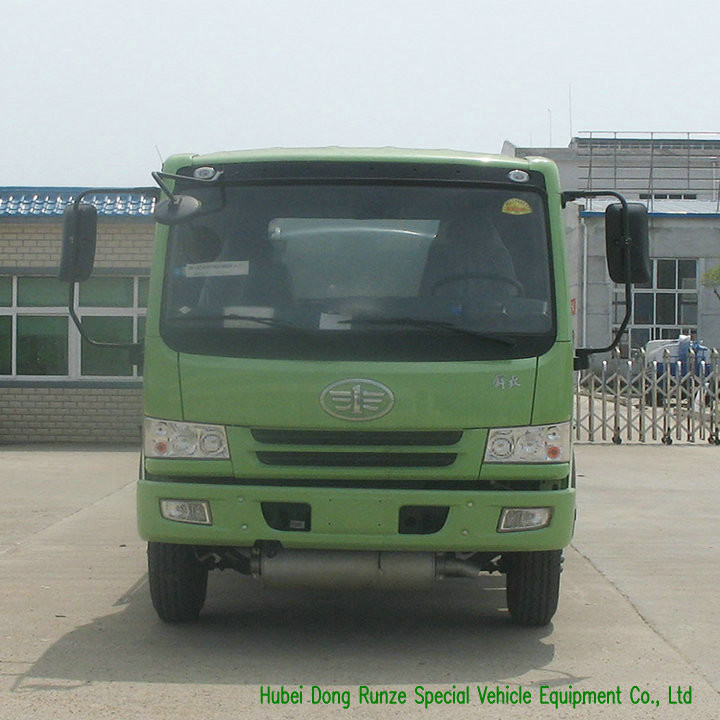 FAW 9CBM Petroleum Oil Tanker Truck For Transport With 3 Persons Seater