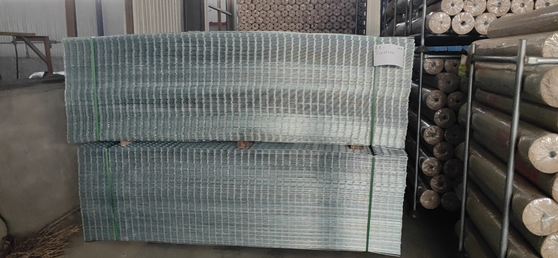 Special Design Widely Used 1/4"x 1/4" Hot Dipped Galvanized Welded Wire Mesh Roll