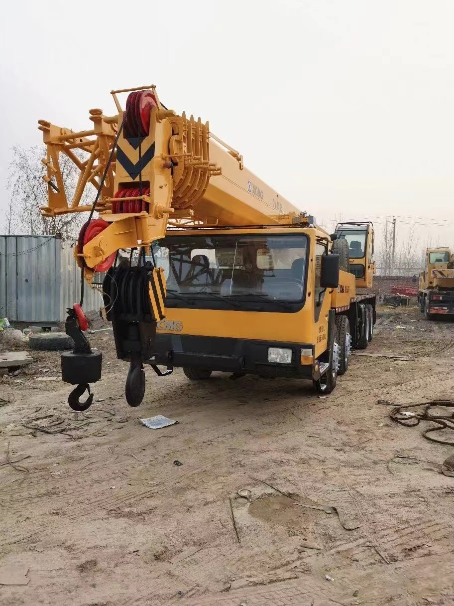 Chinese famous brand XCMG 25 Ton 30n TON 50 Ton 70 Ton 100 ton mobile truck crane for sale