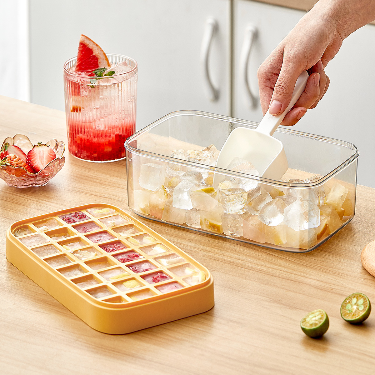 Fancy Beverages Press Type Cocktail Ice Cube Tray With Ice Storage Bin