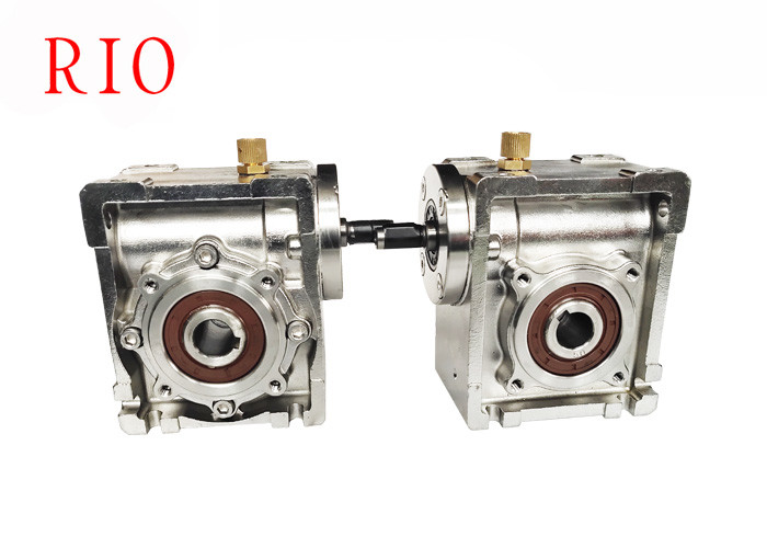 0.55KW NMRV040 Parallel Shaft Mounted Gear Reducer Multi Directional Installation