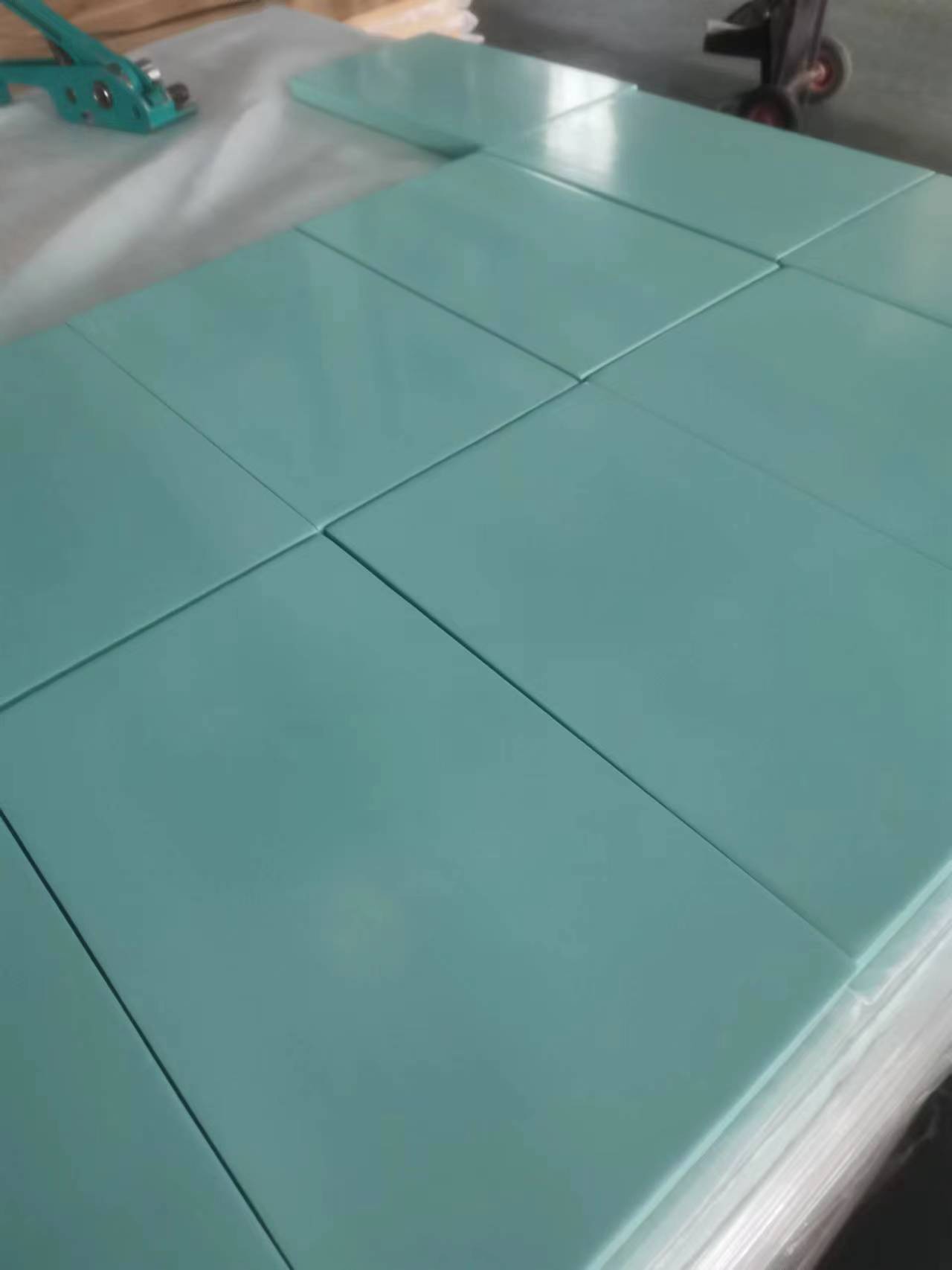 Moisture Content 8-12% Pine Wood Panel Custom Colors for Decoration Free Spare Parts