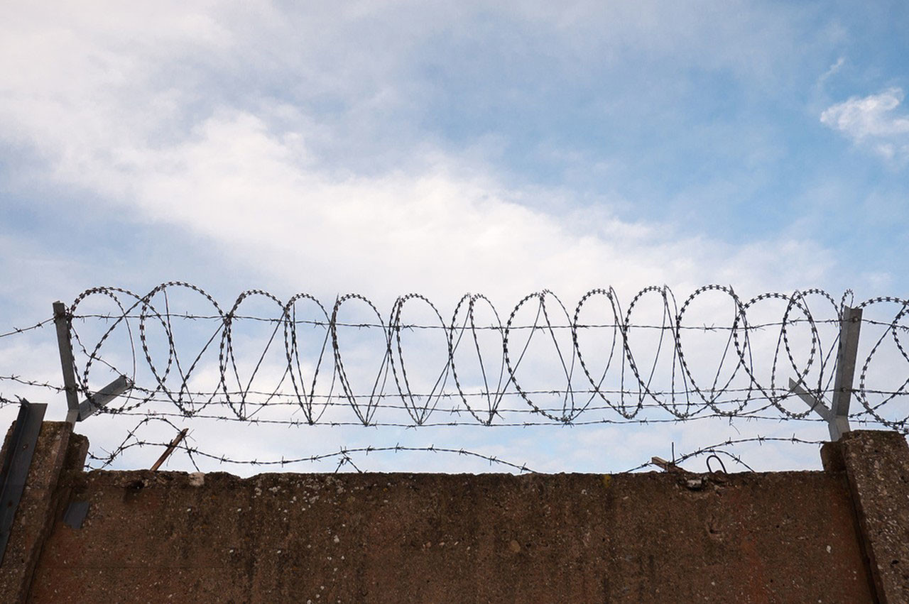 Factory Direct Hot Dipped Galvanized Steel Wire Mesh Fence Rust-Proof Razor Barbed Wire BTO-22 For Security For Prisons