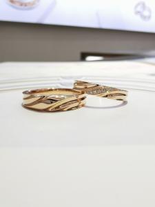 China Wavy Twill Diamonds Women11.5 18k Rose Gold Wedding Ring wholesale