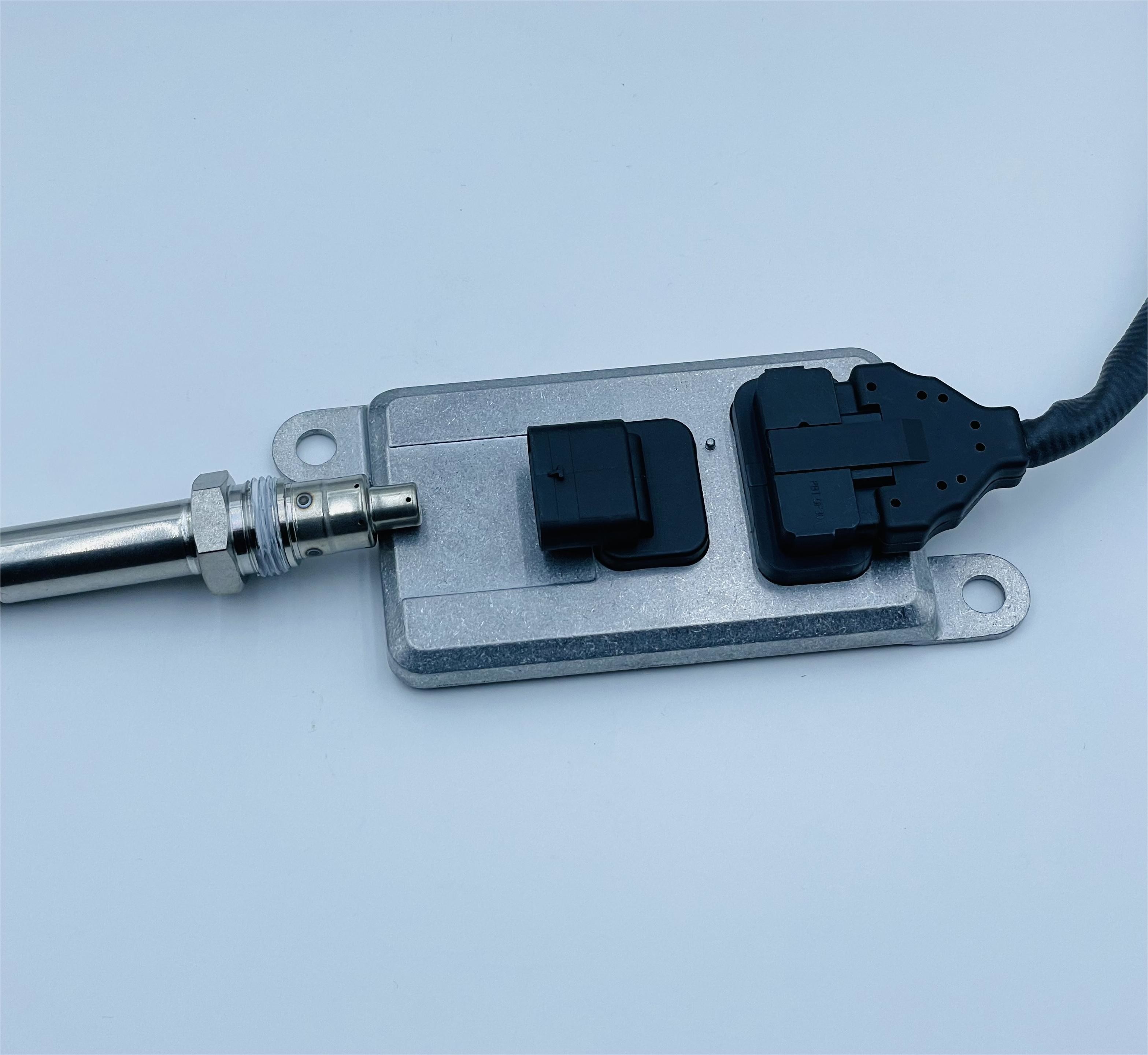 FL/FM Nitrogen Oxide NOx Sensor For VOL OEM 21567736 5WK96664E