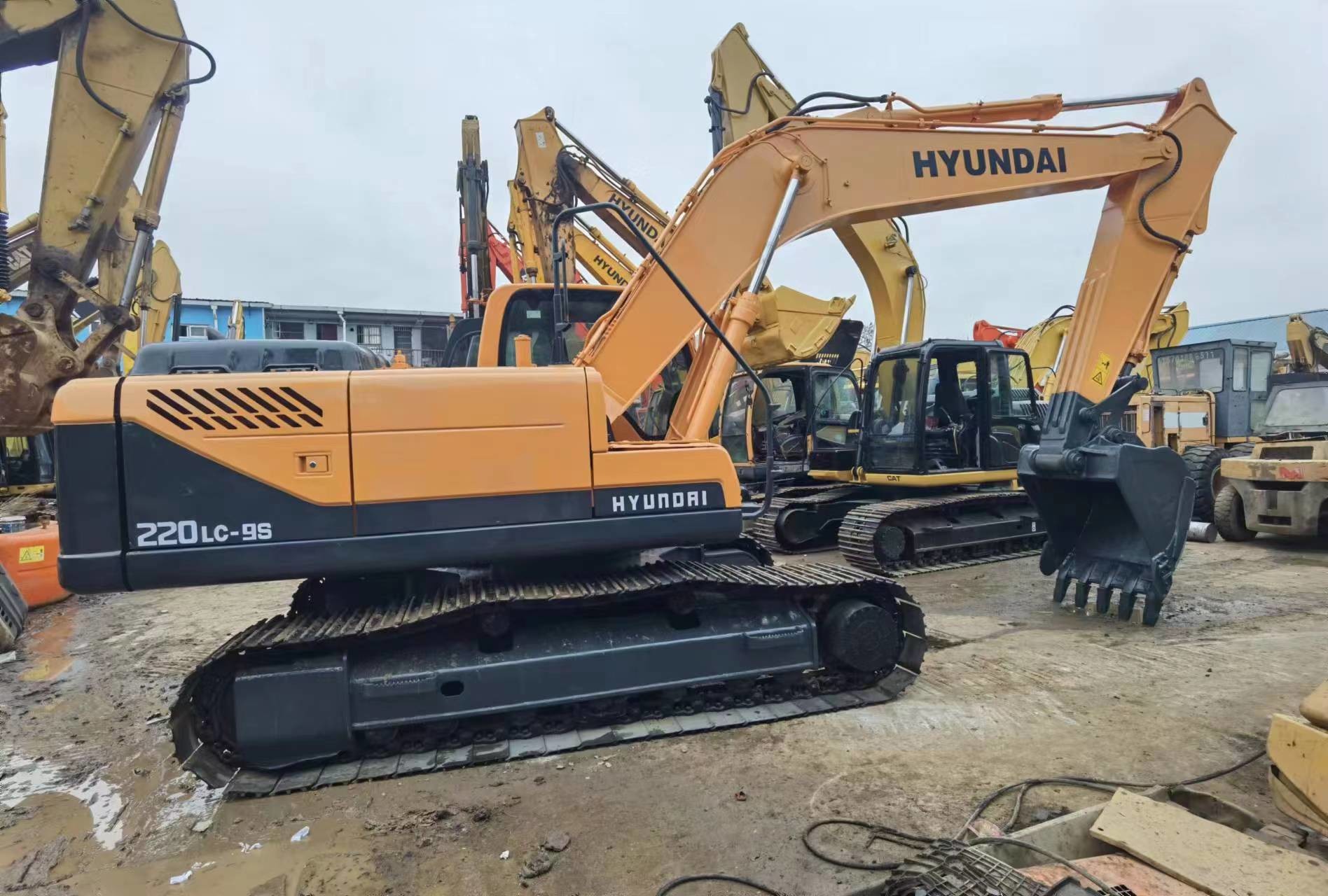 2019 Year Hyundai R220-9s Used Crawler Excavator 22000kg Operate Weight