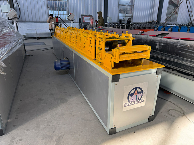 68mm rolling shutter door roll forming machine for Colombia rolling shutter strip making machine