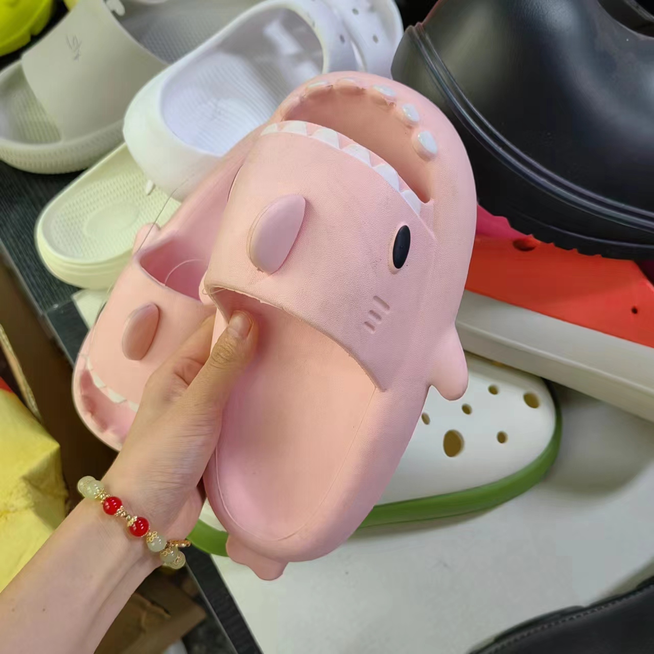 Custom EVA Slippers with pumkim color