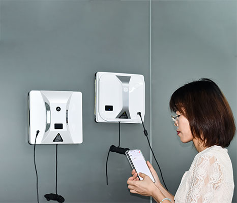 65dB Noise Reduction Infrared Remote Control Window Cleaning Robot for Indoor/Outdoor