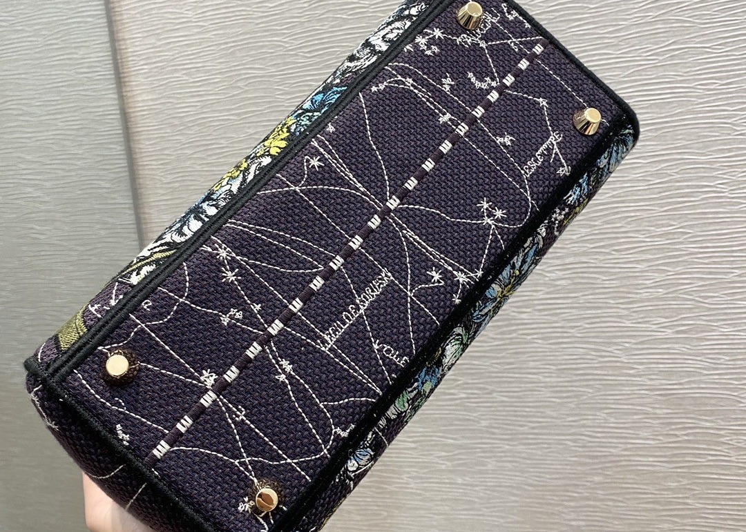 Retro Tote Single Shoulder Bag 24cm Length With Exquisite Embroidery