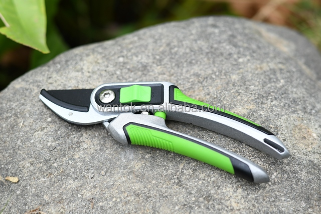 Anti-rust Treatment 8 Inch Garden Shears for Heavy Duty Manual Pruning Gardening Tool