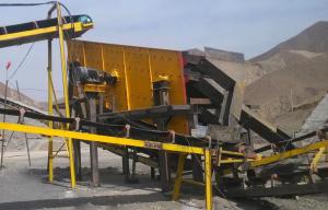 China 4 Deck Vibrating Screening Machine For Slag , Quarry wholesale