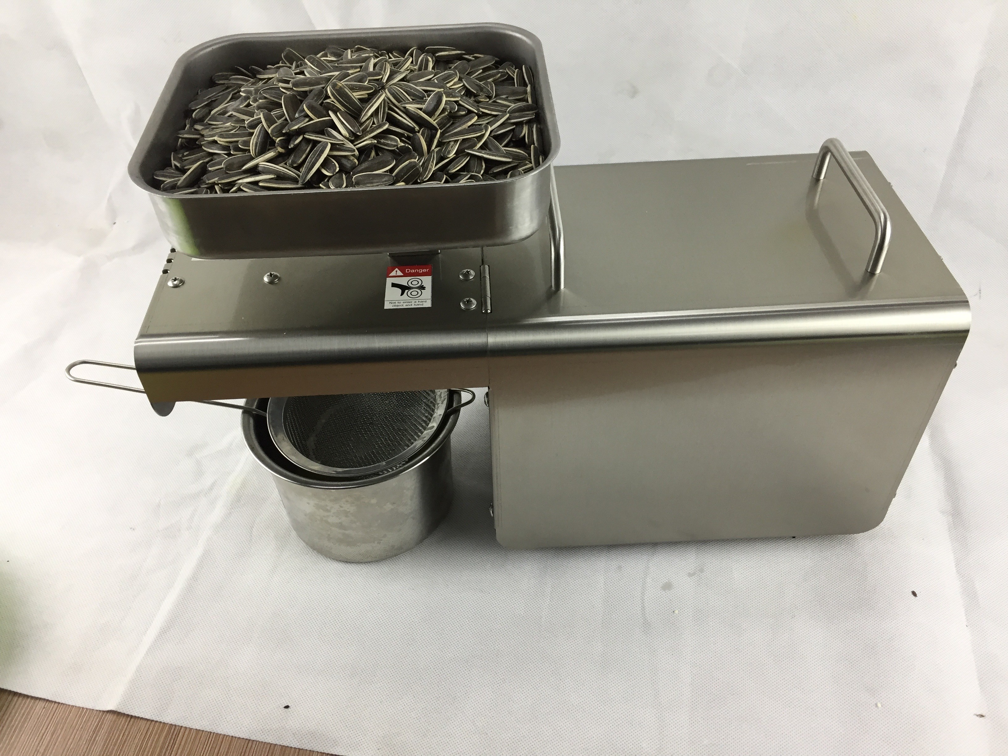 450w Small Oil Expeller Machine , Household Oil Press Machine High Performance