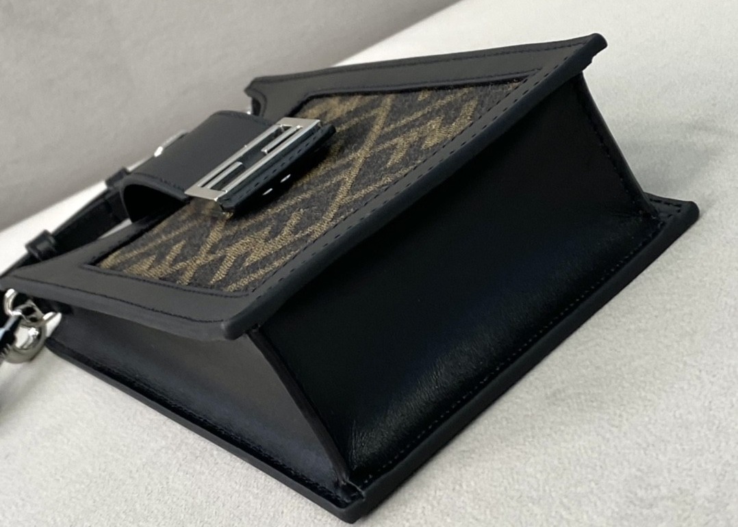 Delicate Small Mobile Phone bag Cotton And Linen Materials And Imported Cow Leather Lovely cross-body bag