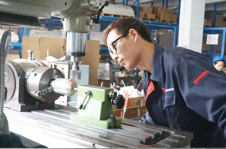 Stroke 20mm Air Riveting Tool With Vacuum Suction Anti Vibrations