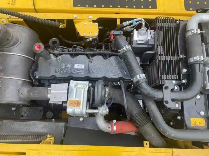 PC220 Used Komatsu Excavator 23 Tons 1 Cubic Meters For Any Construction Project