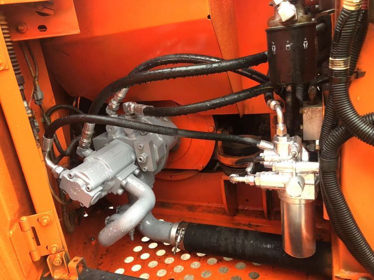 Doosan Engine Original Hydraulic Valve 6 Ton Mini Excavator for Construction Machinery in Korea