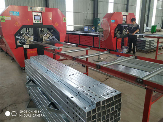 2500kg Automatic 6 Meter Hydraulic Blue Punching Press Machine For 5mm Metal Cutting Processing