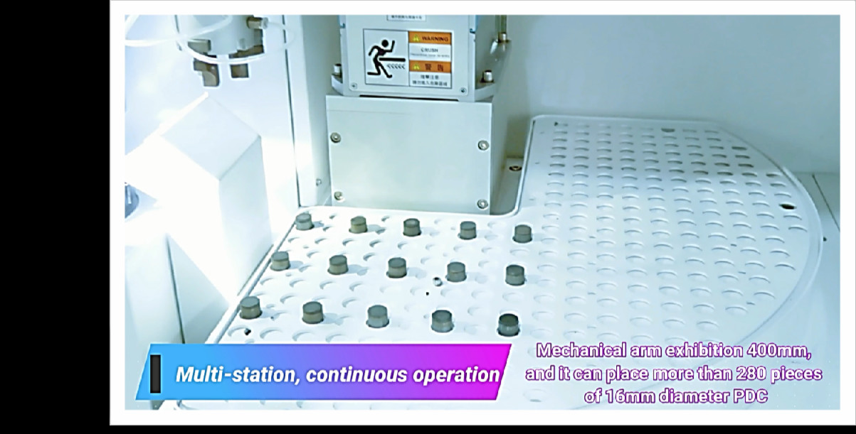 Industrial CNC Fiber Laser Cutting Machine With Self Developed Software Control System