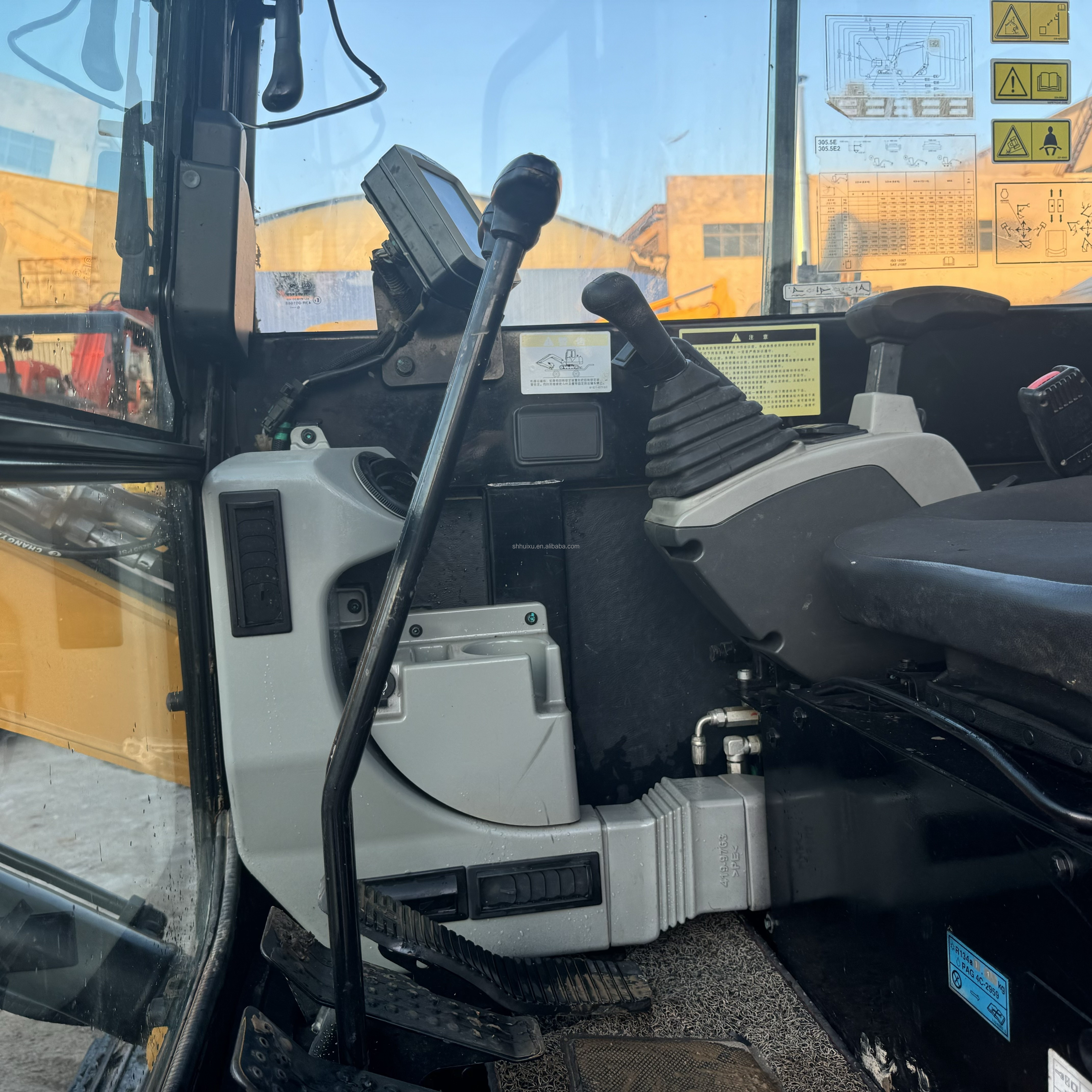 5 TON USED EXCAVATOR CAT305.5E WITH CHEAP PRICE FORSALE IN CHINA SHANGHAI