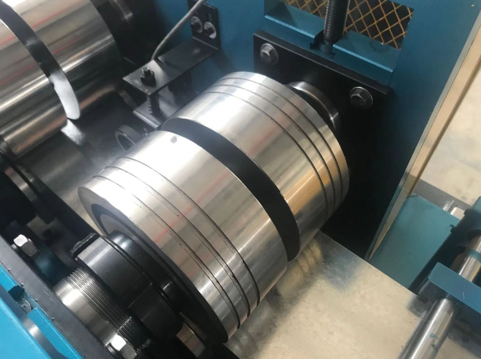 Knurling roller