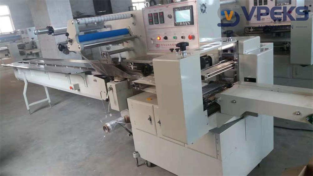 320mm Film Width Flow Wrapper Packaging Machine 40-230 Bags/min