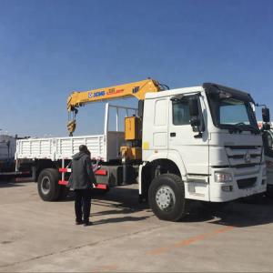 China Sinotruk HOWO 4x4 290hp Truck Mounted Crane 6.3 Ton Telescopic Boom 12.00R20 Tire wholesale