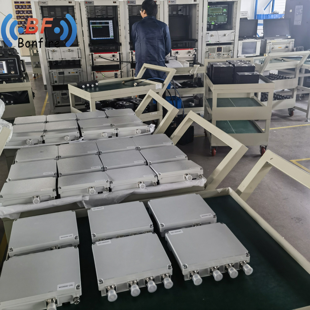 RF 1710-1880 1920-2170 2300-2400 2500-2700MHz GSM &amp; Dcs &amp; WCDMA DIN-Female Twin Band Triplexer Combiner
