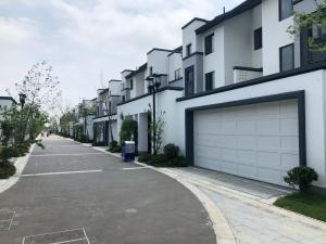China Insulated Garage Roller Shutter Door , Sectional Modern Steel Garage Doors wholesale