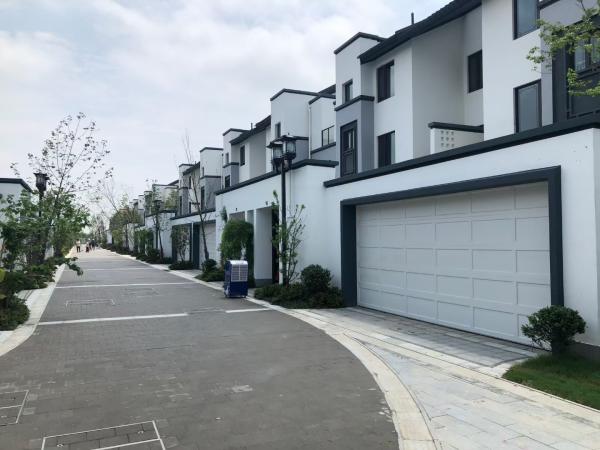 Insulated Garage Roller Shutter Door , Sectional Modern Steel Garage Doors
