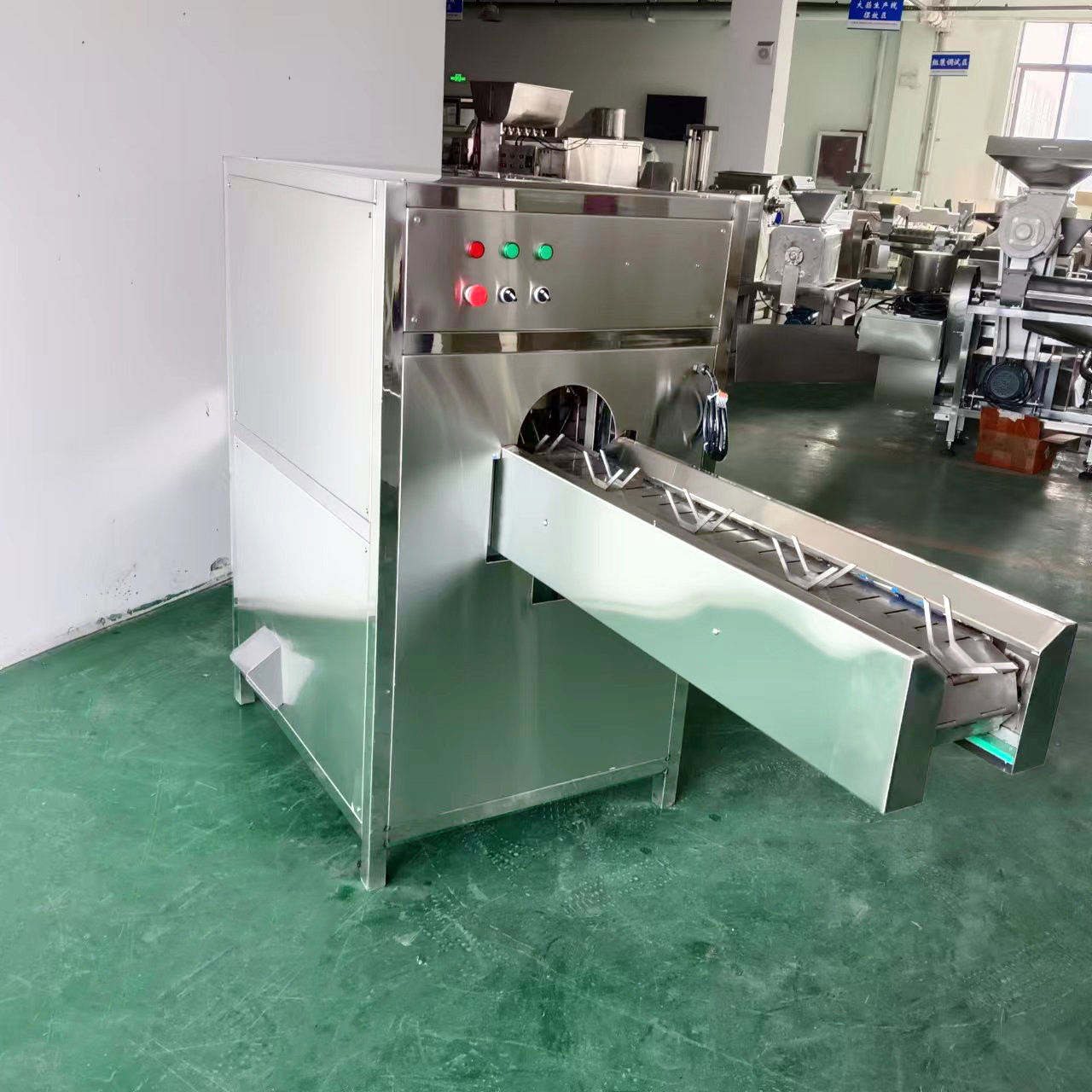 Precision Cutting A Dual-Use Home And Commercial Onion Root Cutter Leaves Onions Intact