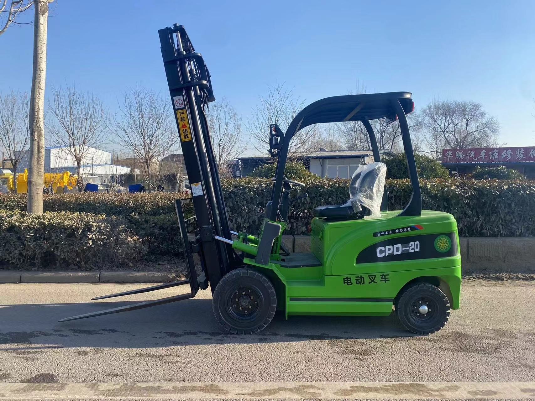 Small Electric Forklift with Solid Tires AC Controller Lifting Height Reach of 3-6 Meters