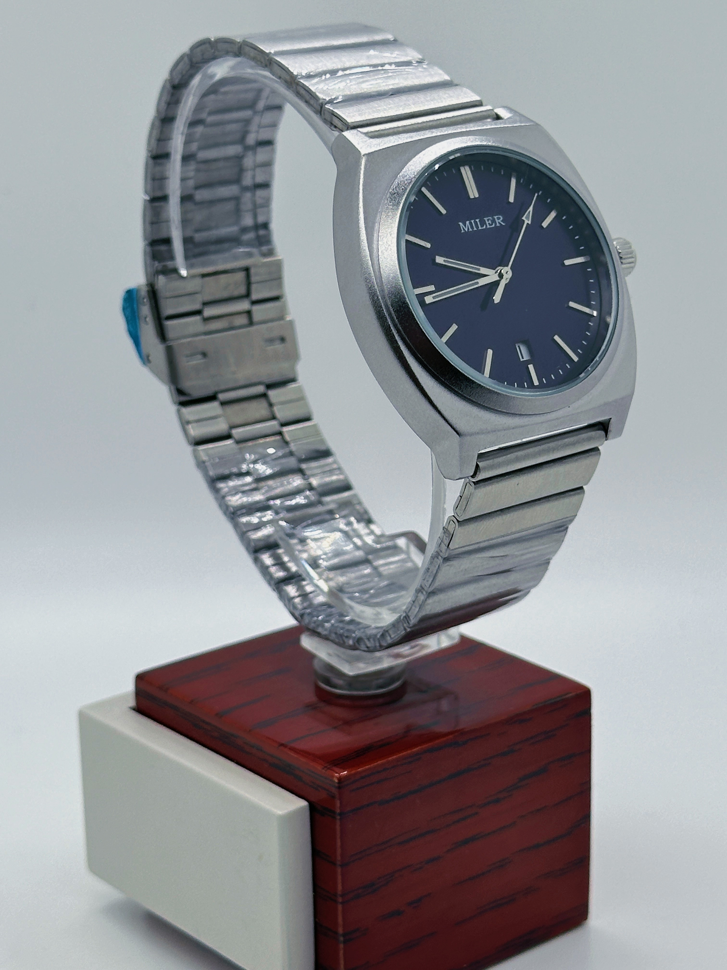 18mm Classic Stainless Steel Strap Watch Water Resistant To 30m With Luminous Hands