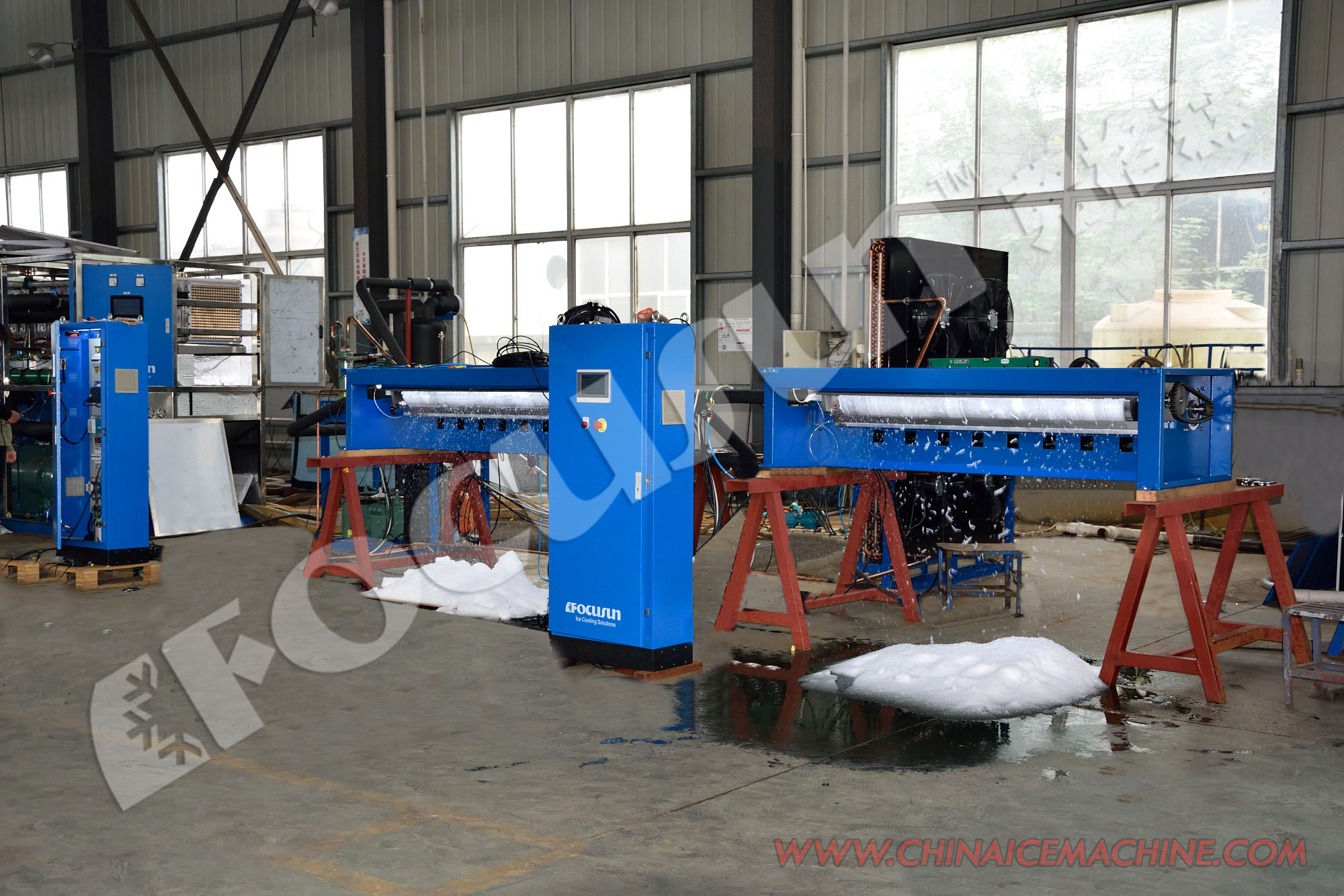 1500kg/24hours White Christmas Snow Making Machine Indoor for Core Components PLC