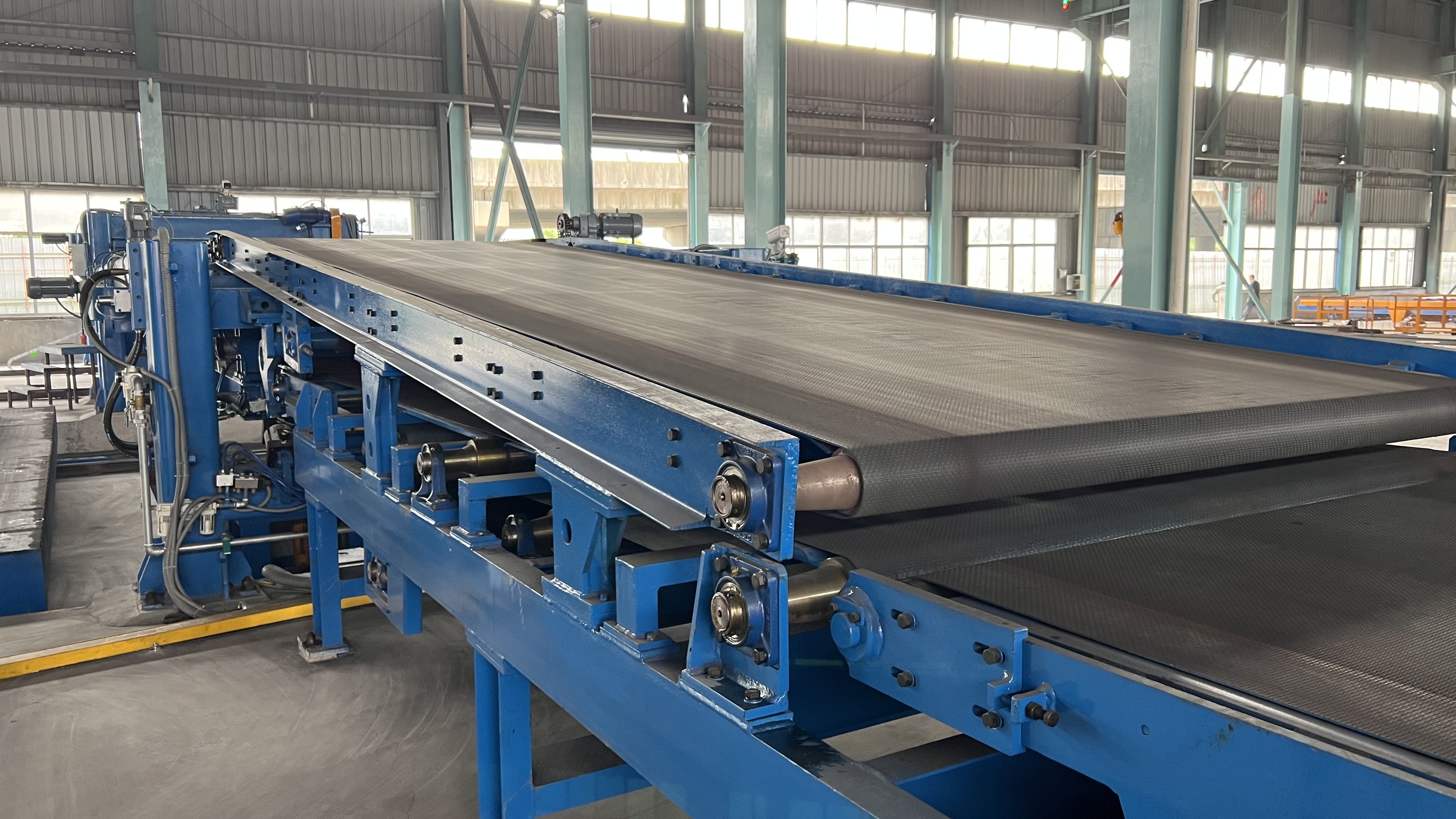 High Productivity Coil Straightening Machine with Leveler and Cross Cutting Function