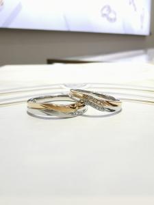 China Thick Texture Crushed Diamond ODM Couple Rings Gold With Name wholesale