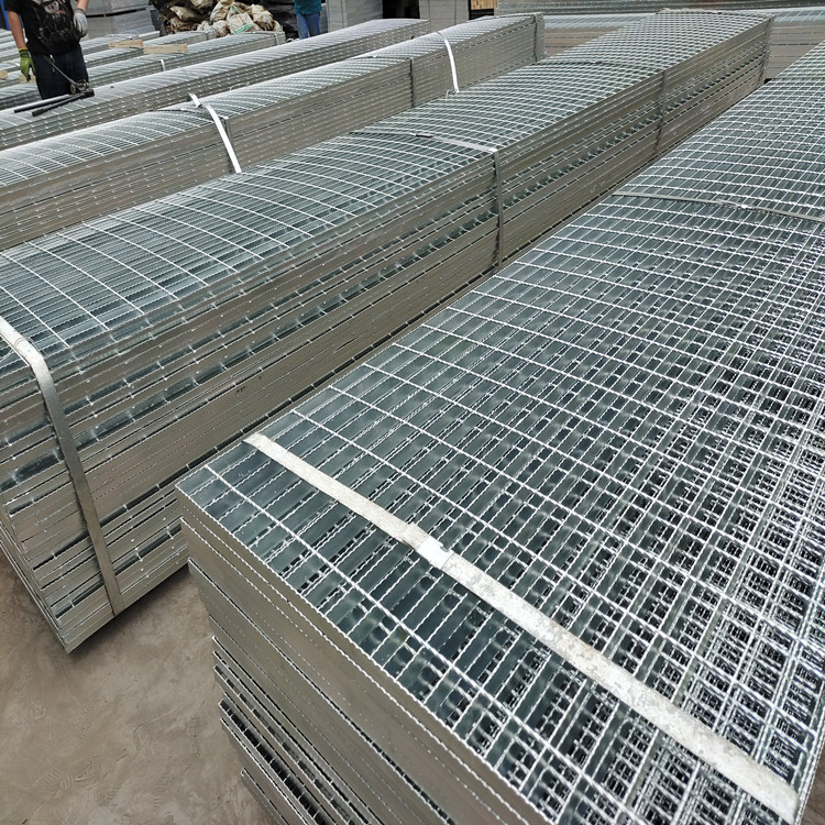 Hot Dip Galvanized Serrated Steel Grating Welded Floor Walkway Anti Slip