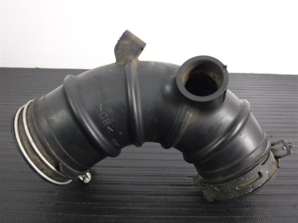 Rubber Air Cleaner Hose OEM 17881-28040 For Toyota RAV4 ACV30 Black Color