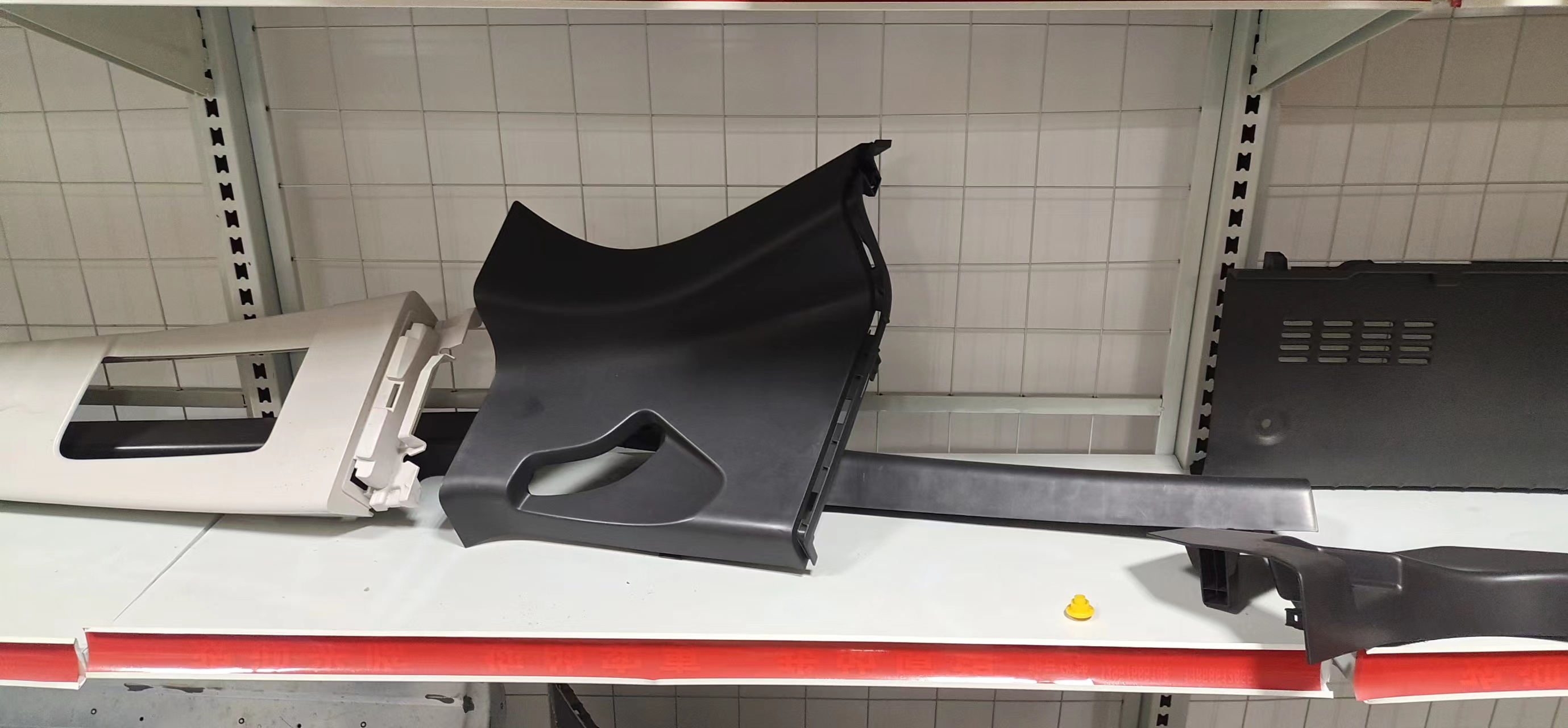 Polish Automotive Plastic Injection Mold for Interior and Exterior Parts Car Mould Maker