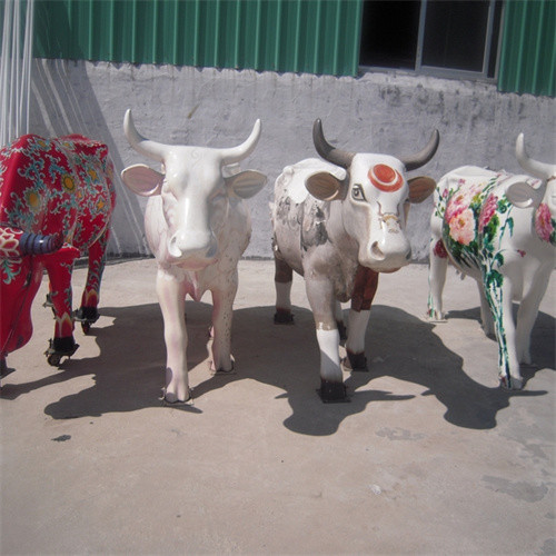 Fiberglass Life Size Animal Statues Garden Painted Cow Sculptures For Mall