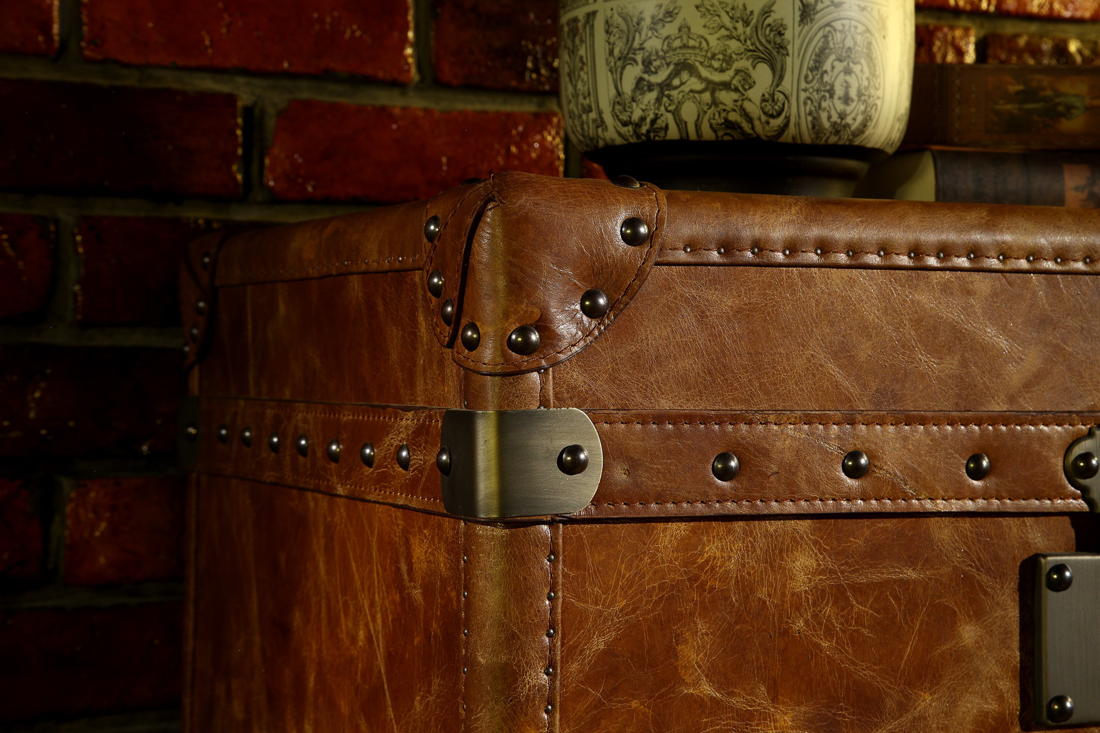 Tan Brown Vintage Storage Trunks , Decorative Trunk Chest Top Grain Genuine Leather