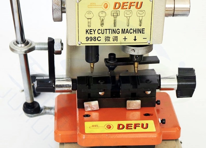 110/220V Key Cutting Machine with Steel Key Duplication Solution Provider