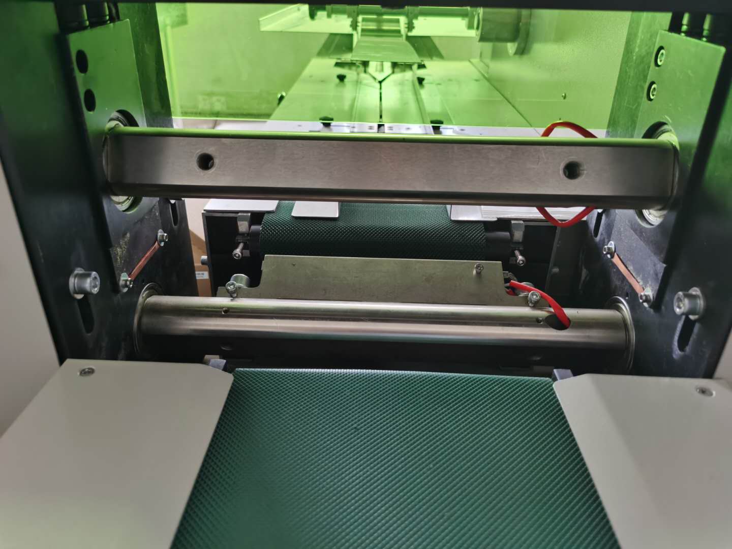 Factory Price Heat Seal Film Automatic Pack Pillow Wrapping Machine Plastic Packaging Machine