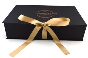 China Offset Printing Luxury Clothing Packaging Boxes Exquisite Workmanship wholesale