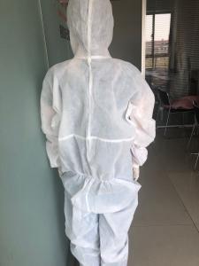 China Hospital Durable Disposable Isolation Gown Breathable Light Weight wholesale
