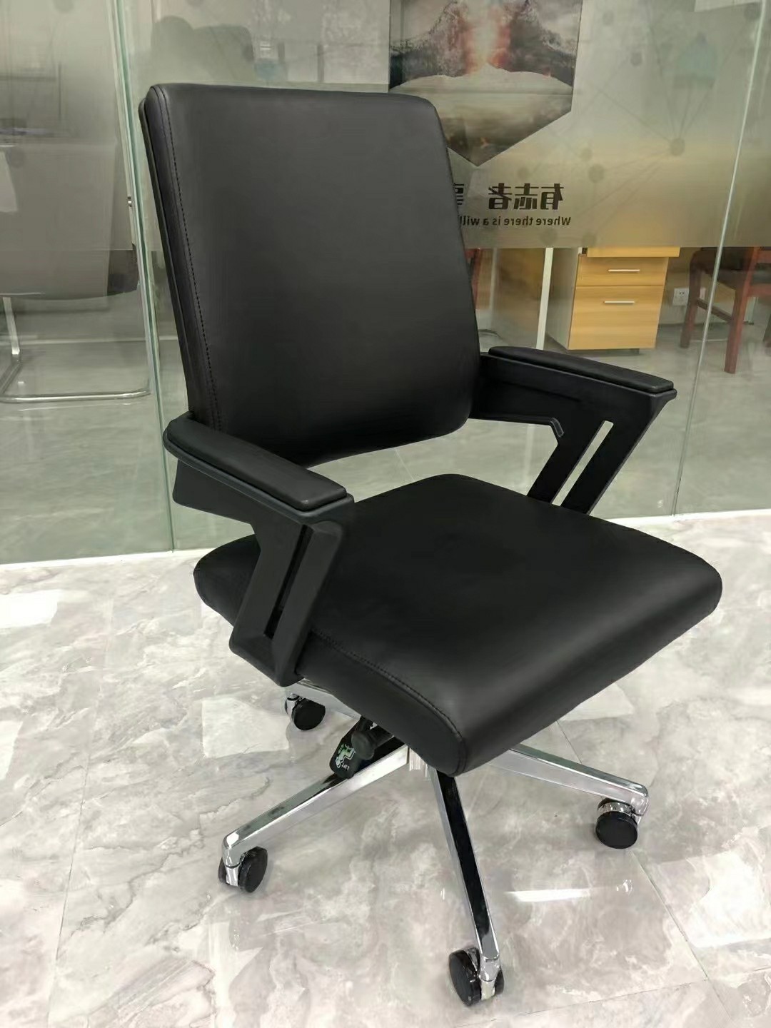 Mesh Ergonomic Office Chair with Lumbar Support Modern Design and 5-Year After-sales Cycle